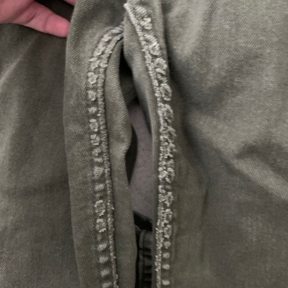 Distressed Skinny Jeans - Picture 5 of 6